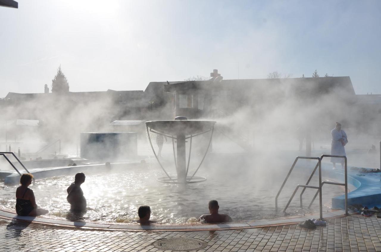 Apartman Aquapark - Hotel Besenova Bagian luar foto